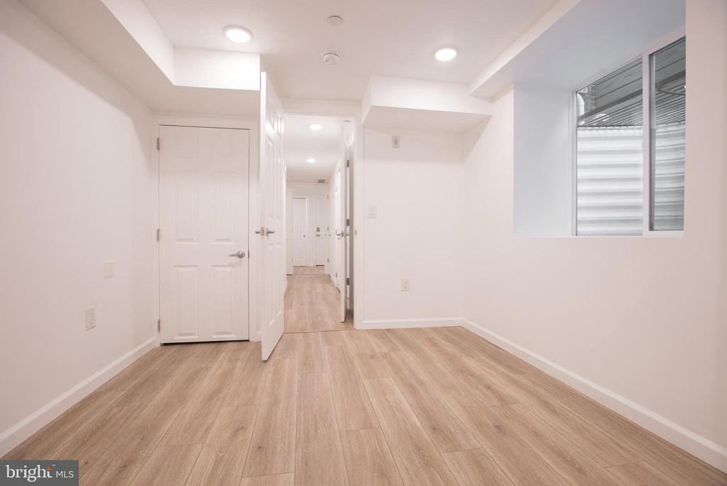 1611 SWAIN STREET 1