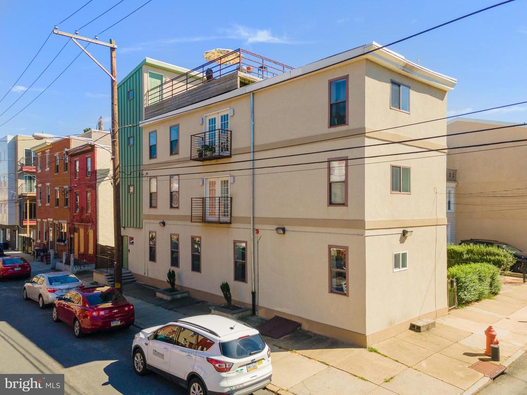 1239 N RANDOLPH STREET 2