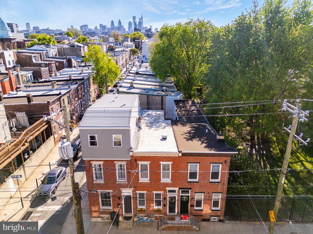 1218 E PALMER STREET