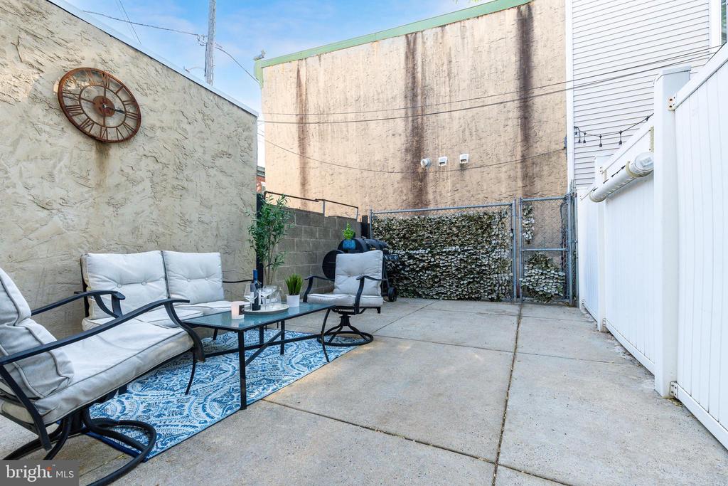1218 E PALMER STREET