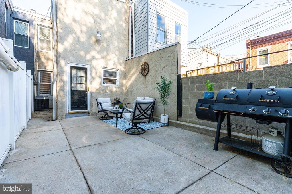 1218 E PALMER STREET