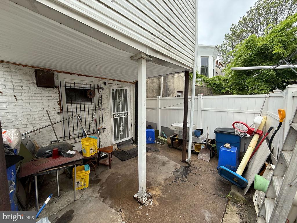 2423 CHRISTIAN STREET
