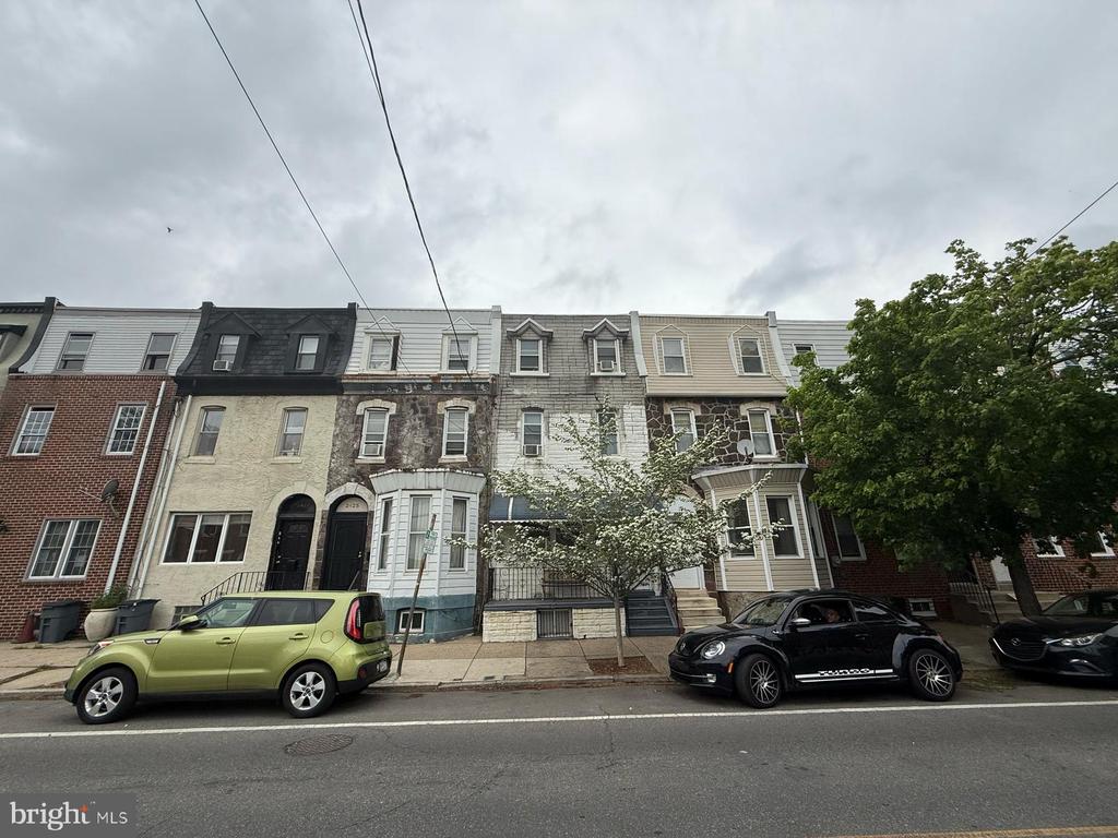2423 CHRISTIAN STREET