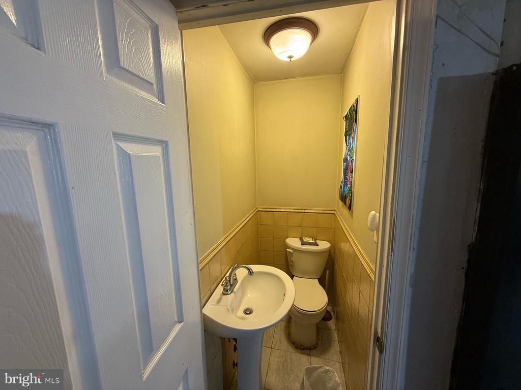 2423 CHRISTIAN STREET