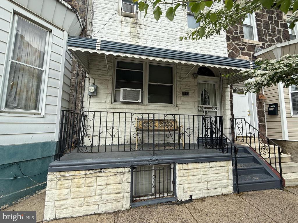 2423 CHRISTIAN STREET
