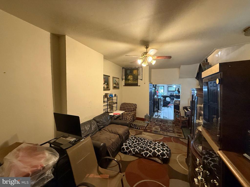 2423 CHRISTIAN STREET