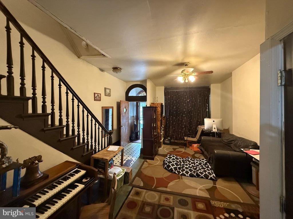 2423 CHRISTIAN STREET