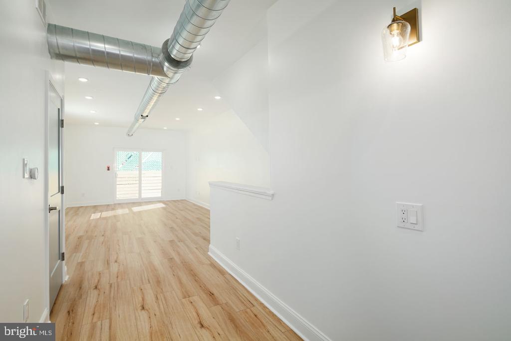 1633 SWAIN STREET 1