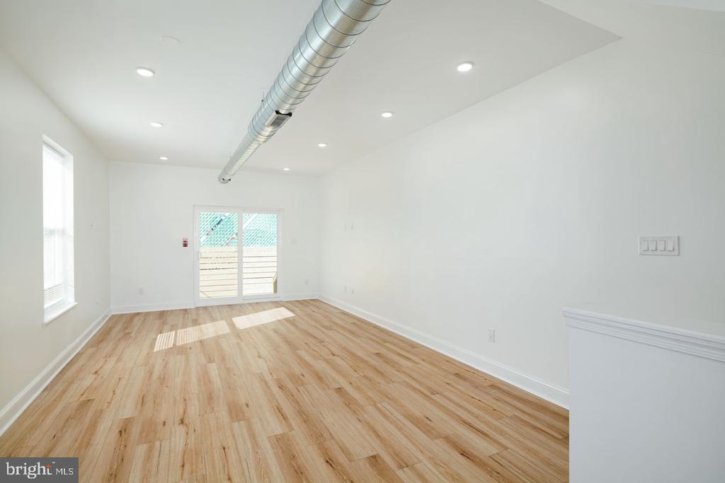 1633 SWAIN STREET 1
