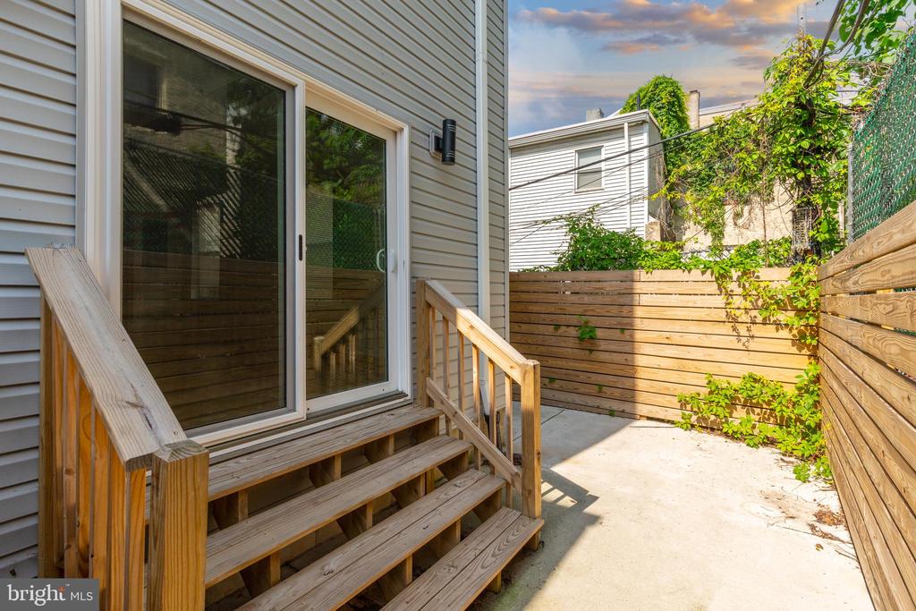 1633 SWAIN STREET 1