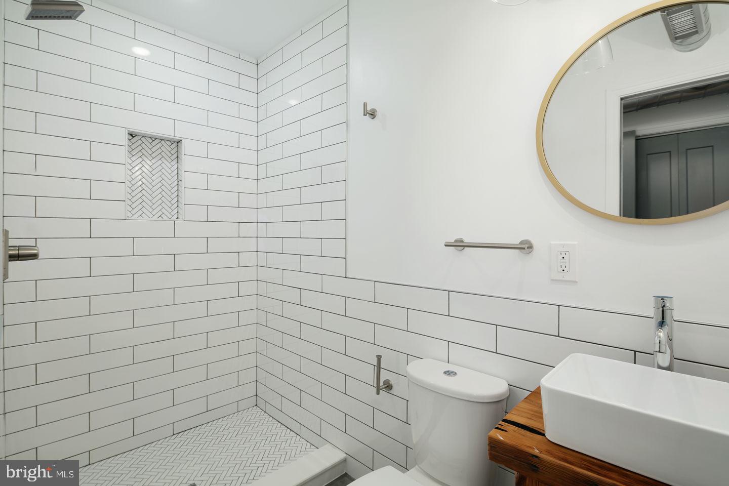 1633 SWAIN STREET 1