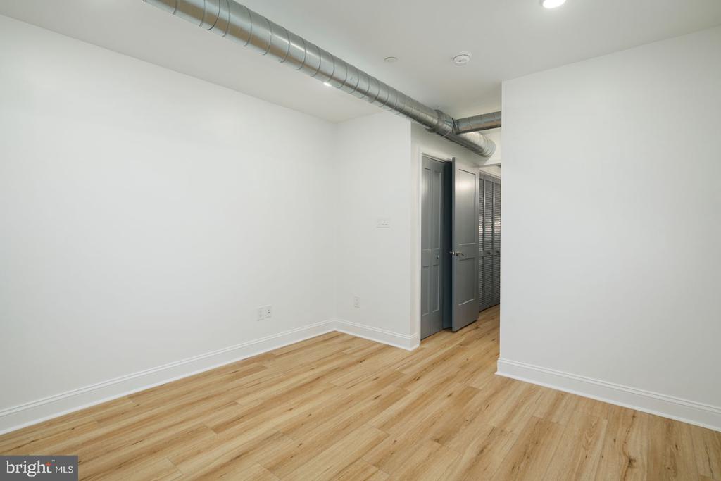 1633 SWAIN STREET 1