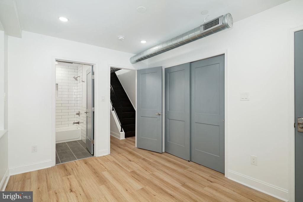 1633 SWAIN STREET 1