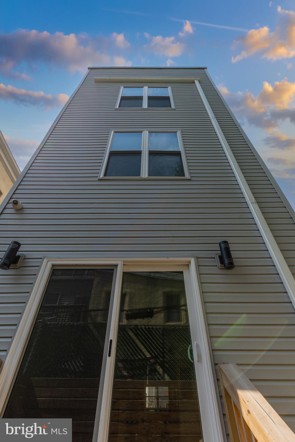 1633 SWAIN STREET 1