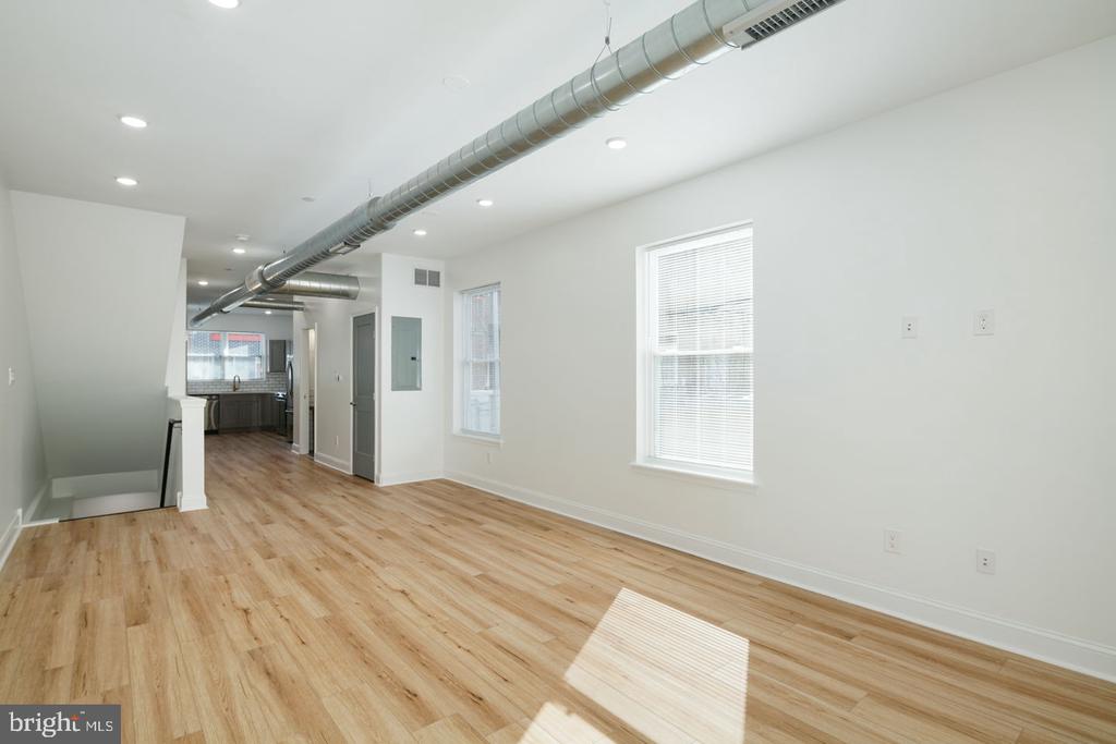 1633 SWAIN STREET 1
