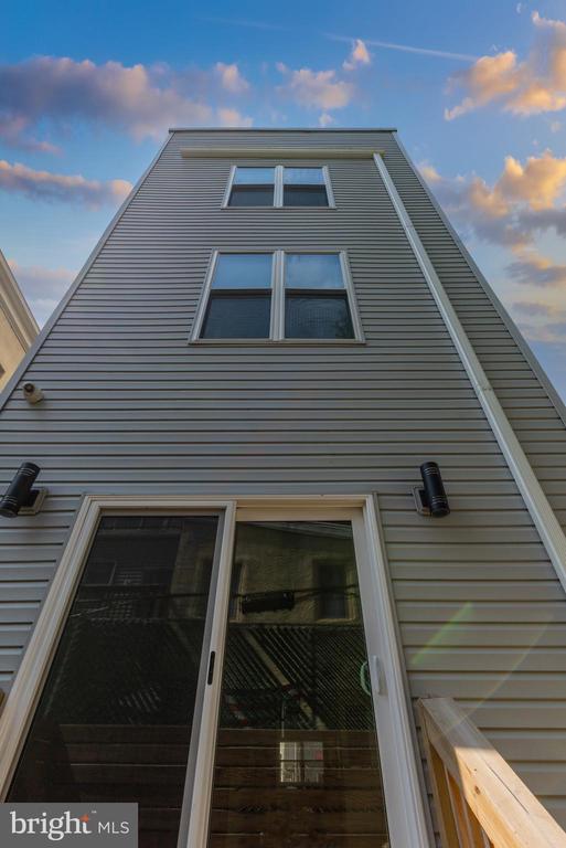 1633 SWAIN STREET 1