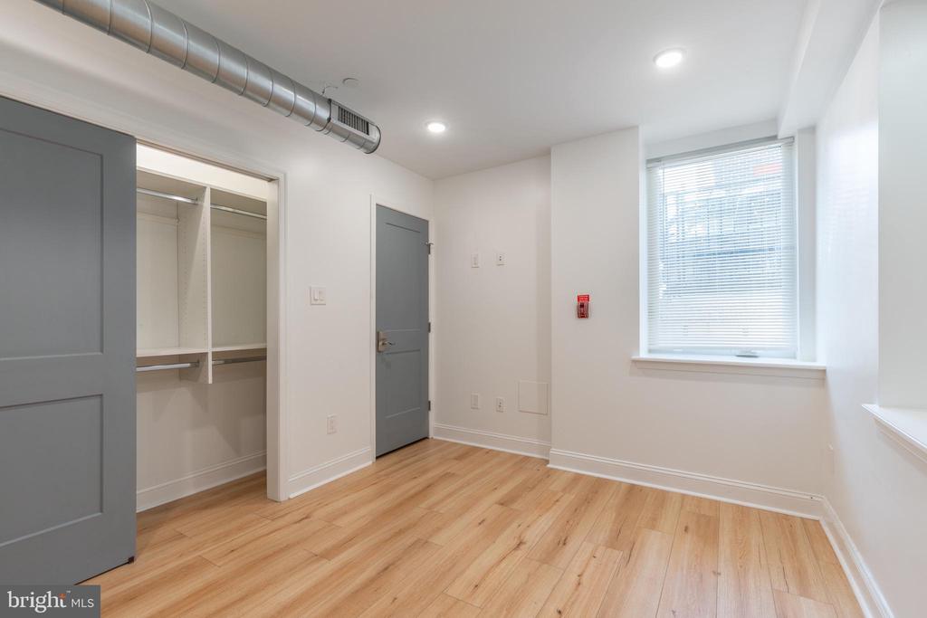 1633 SWAIN STREET 1