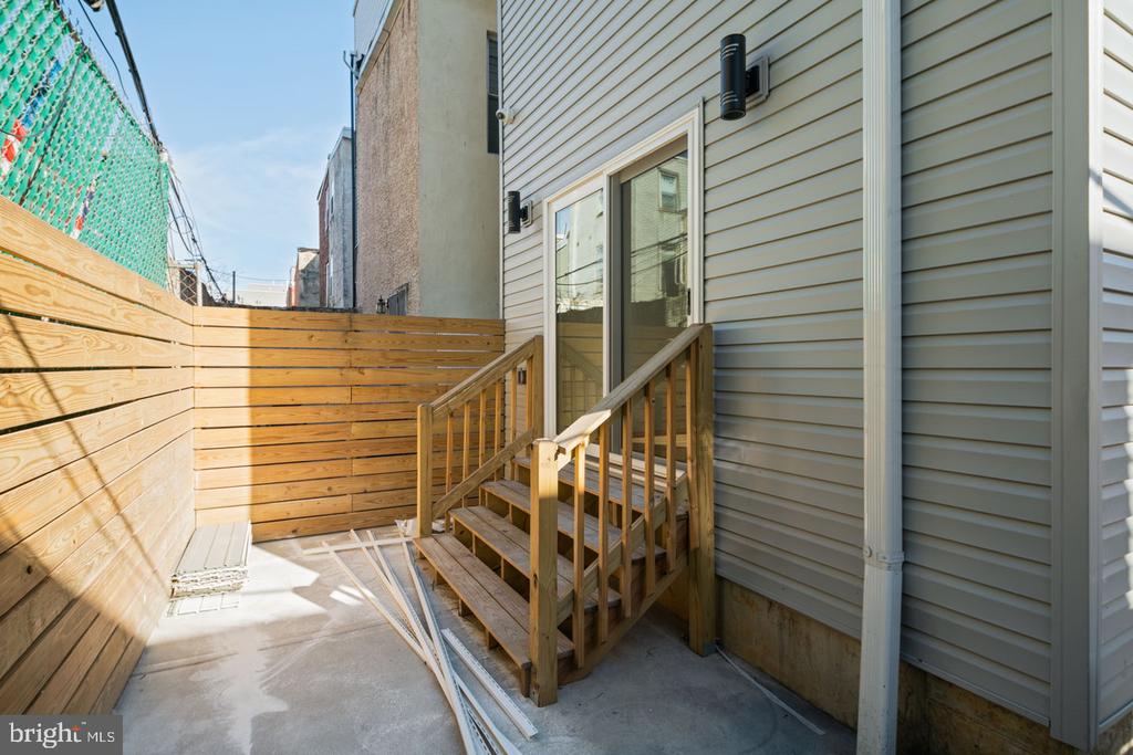 1633 SWAIN STREET 1