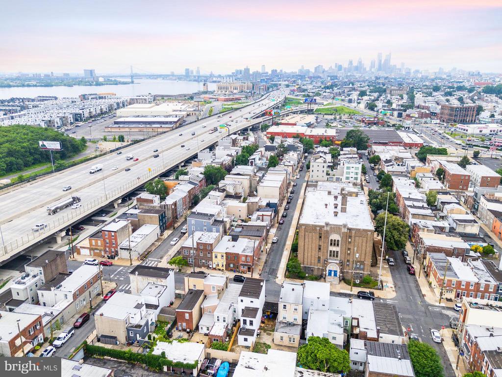 2713 E HUNTINGDON STREET