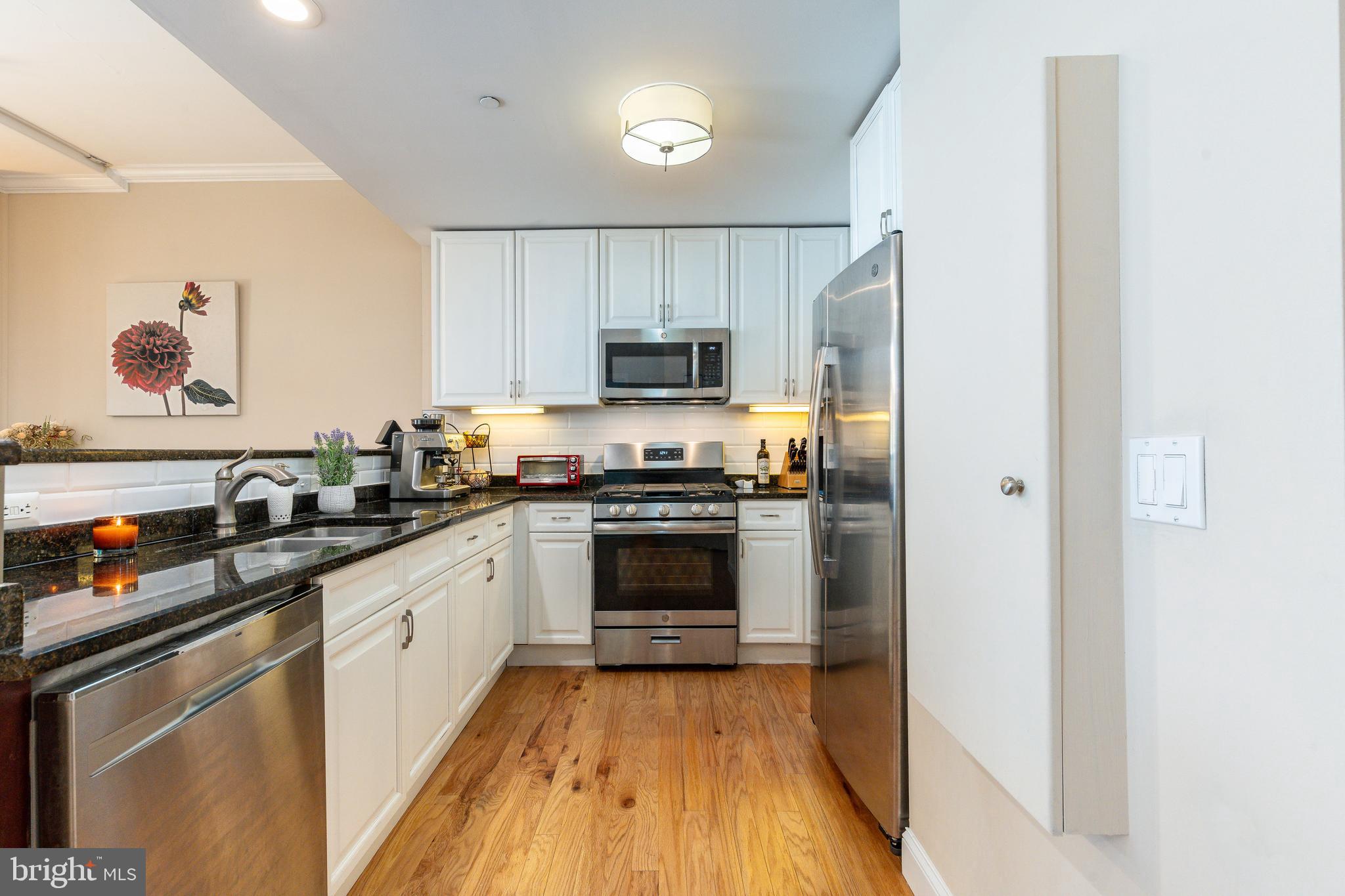1900 HAMILTON STREET C6
