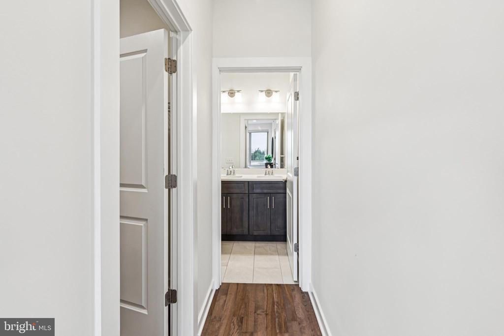 2113 KENSINGTON WALK