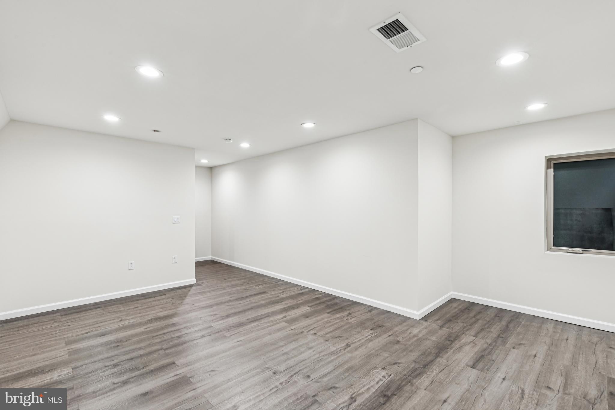 2113 KENSINGTON WALK
