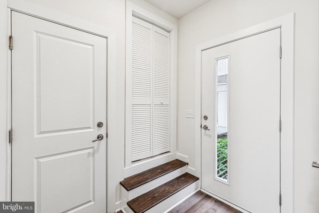 2113 KENSINGTON WALK