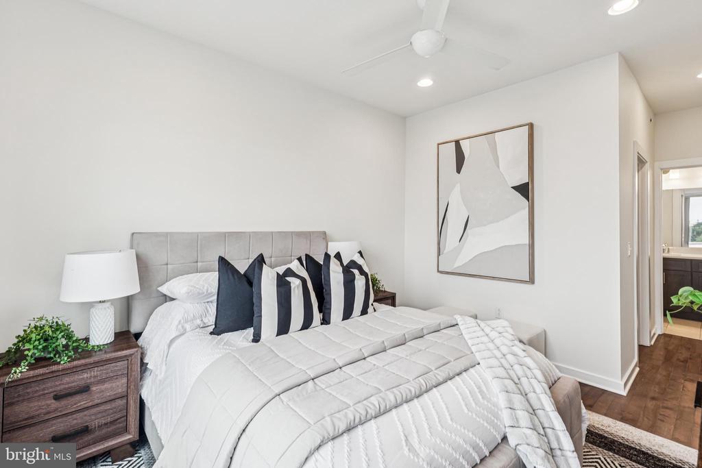 2113 KENSINGTON WALK
