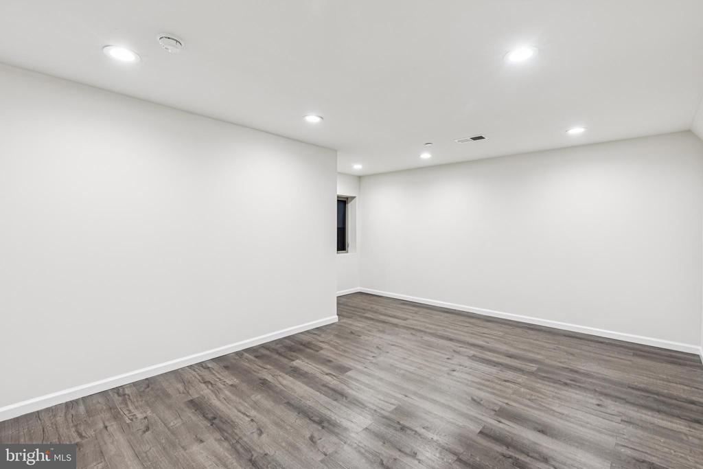 2113 KENSINGTON WALK