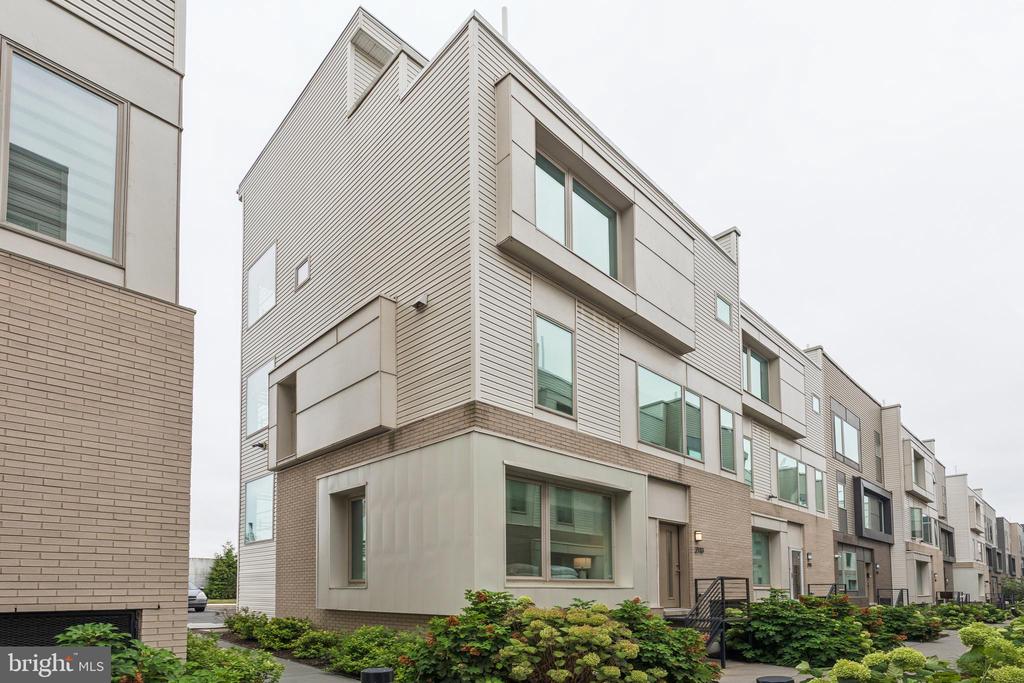 2113 KENSINGTON WALK