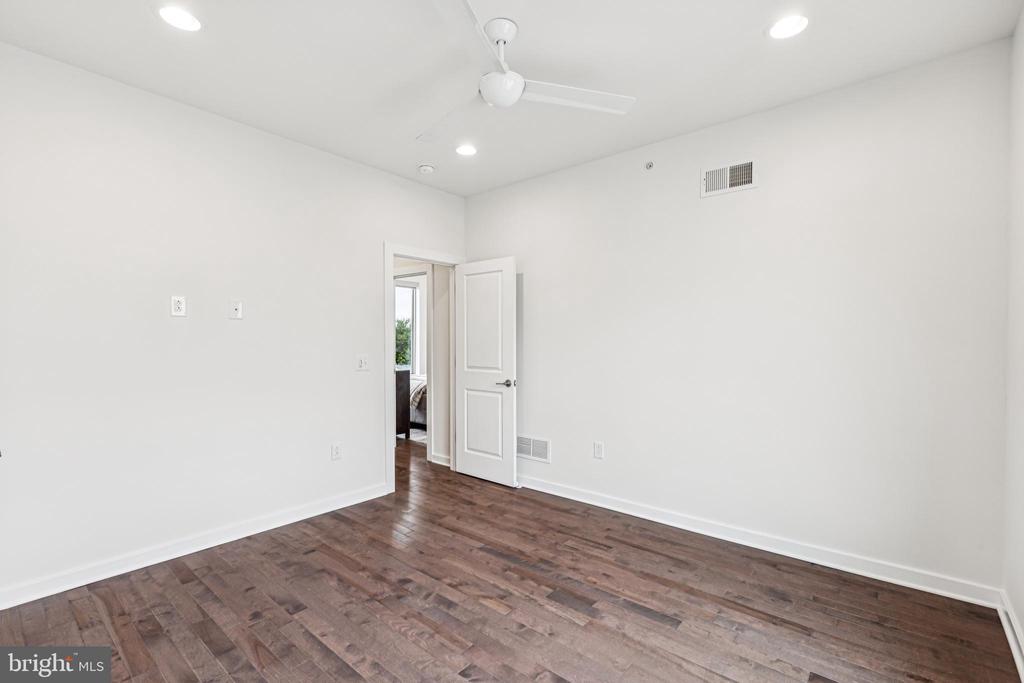 2113 KENSINGTON WALK