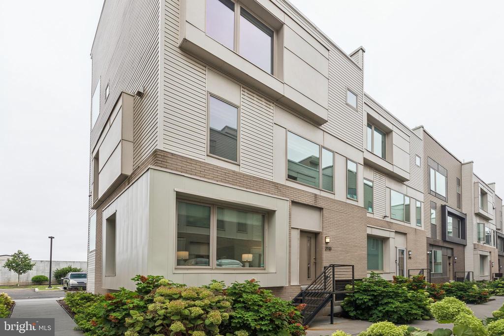 2113 KENSINGTON WALK