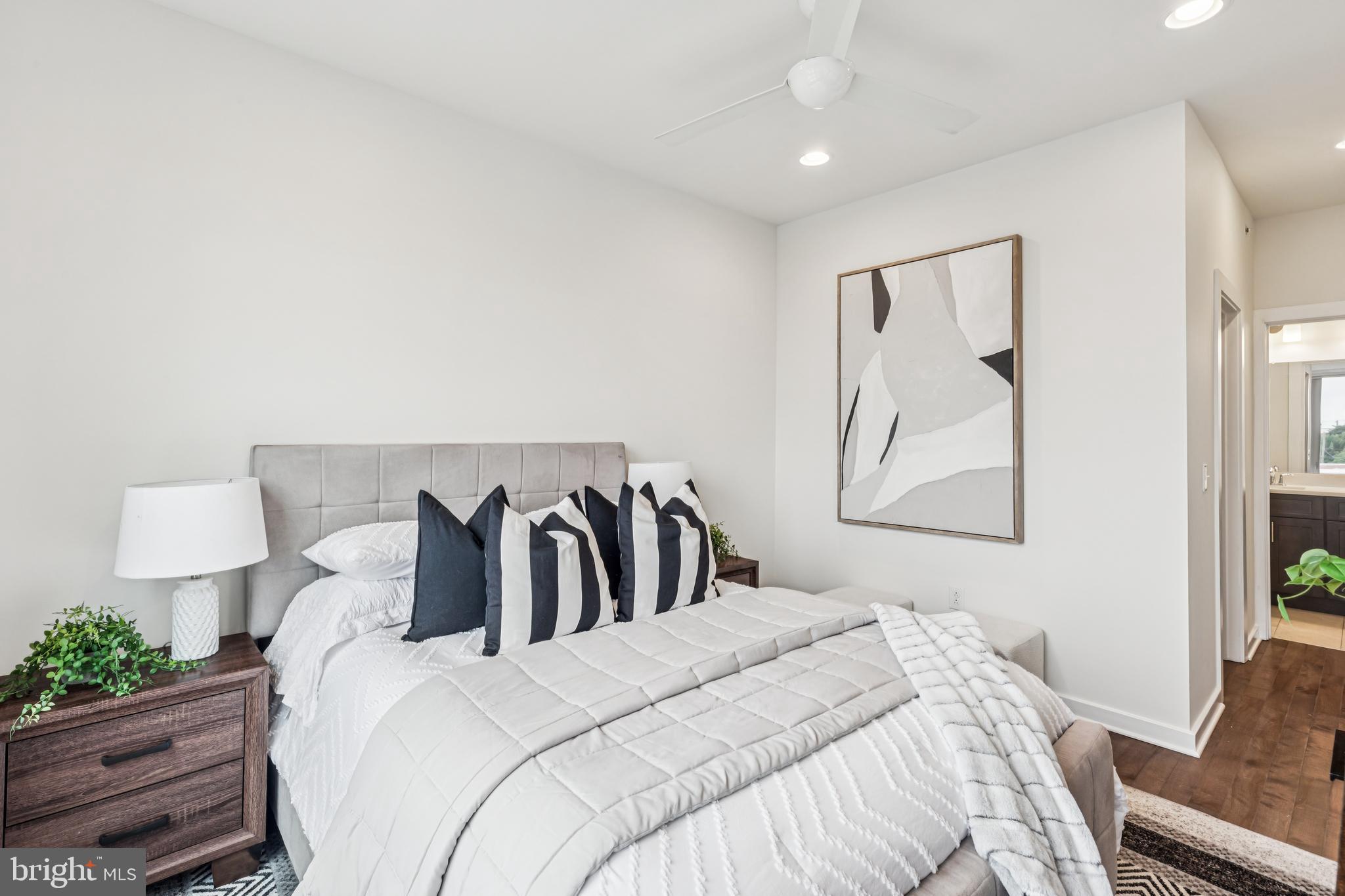 2113 KENSINGTON WALK