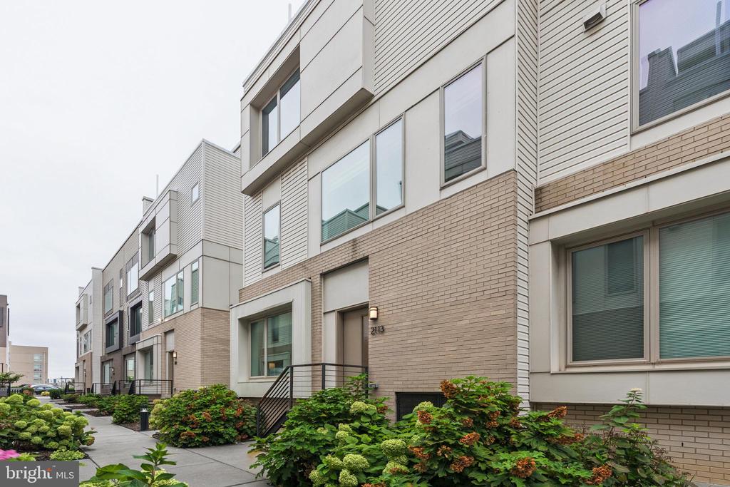 2113 KENSINGTON WALK