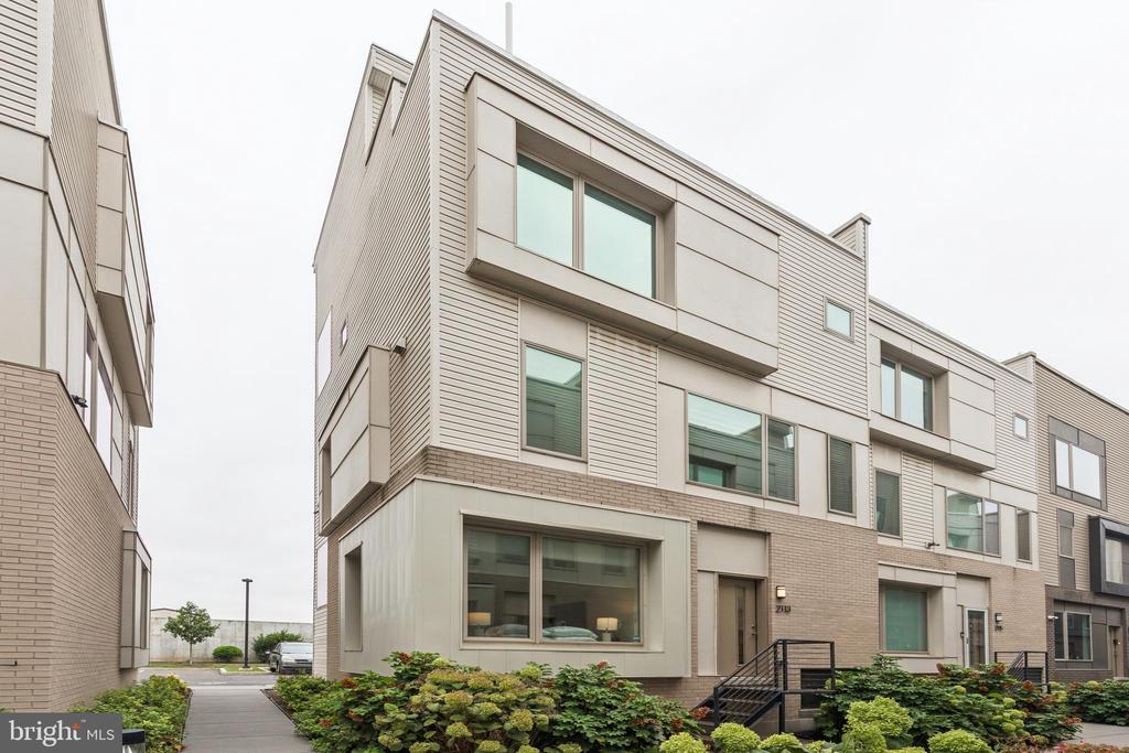 2113 KENSINGTON WALK