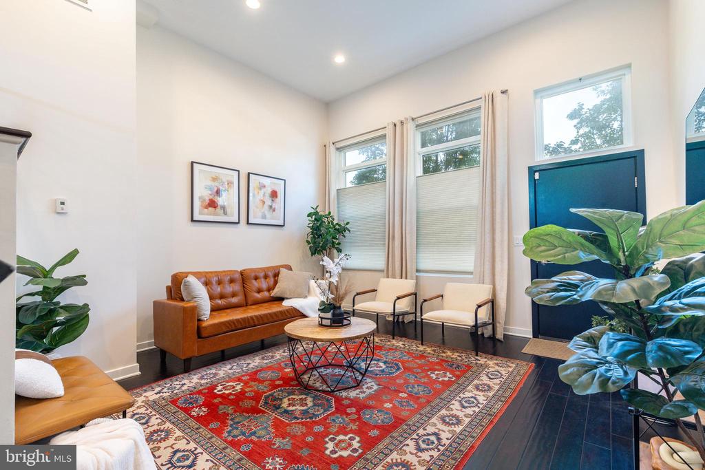 142 W MASTER STREET