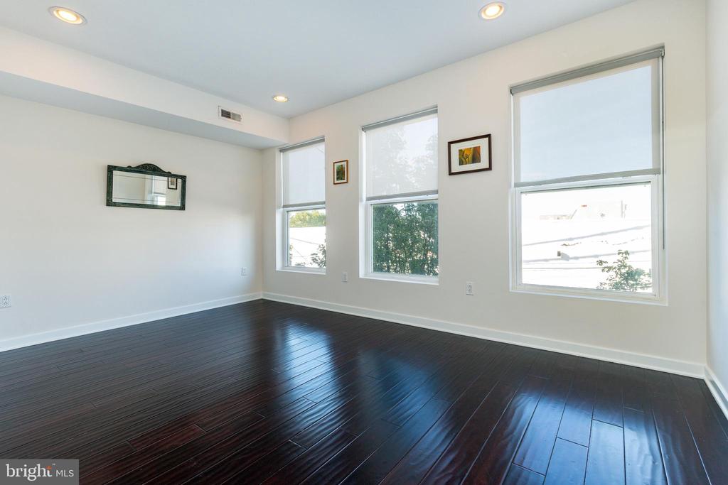 142 W MASTER STREET