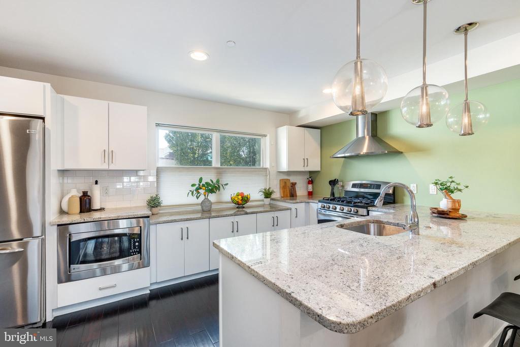 142 W MASTER STREET