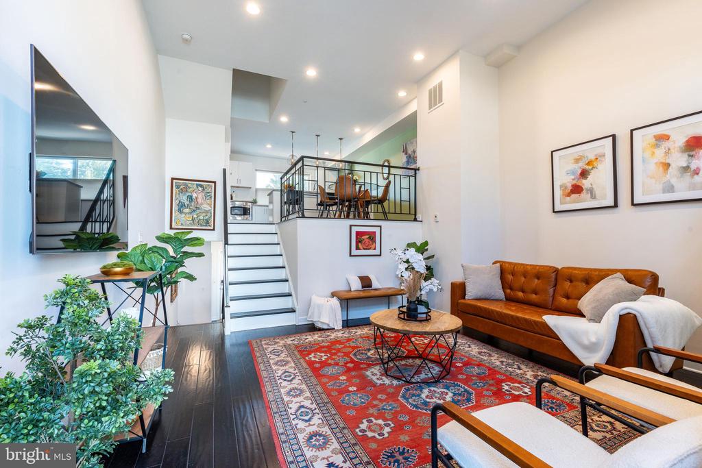 142 W MASTER STREET