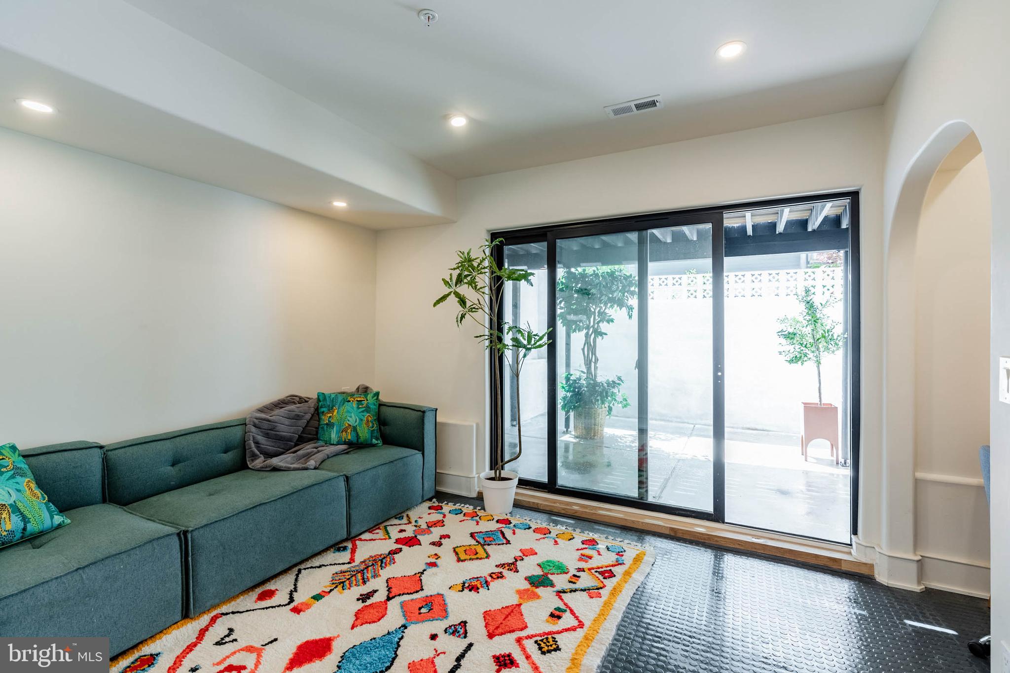 1714 MONTROSE STREET 4