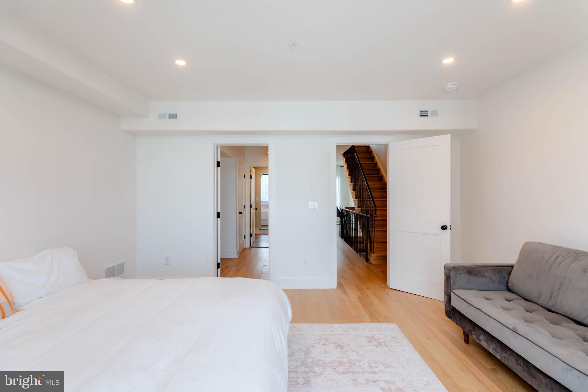 1714 MONTROSE STREET 4