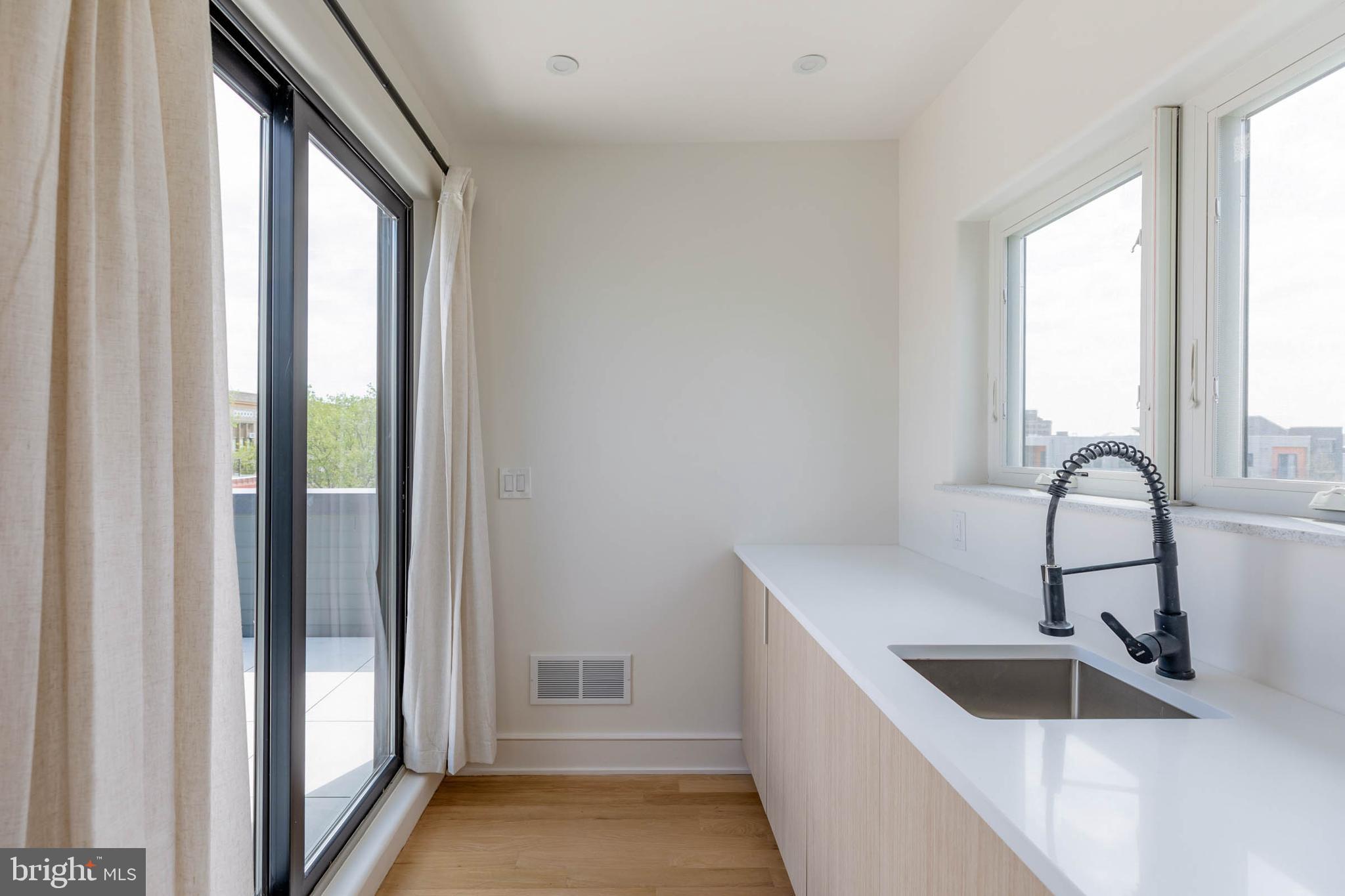 1714 MONTROSE STREET 4