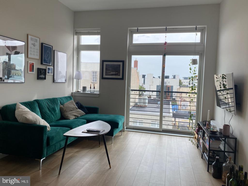 18 W GIRARD AVE 204
