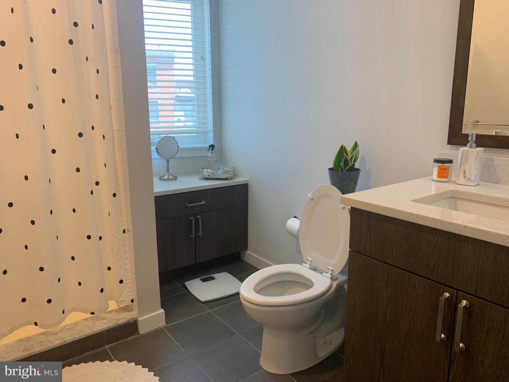 18 W GIRARD AVE 204