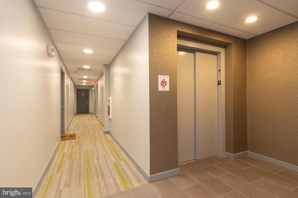 18 W GIRARD AVE 204