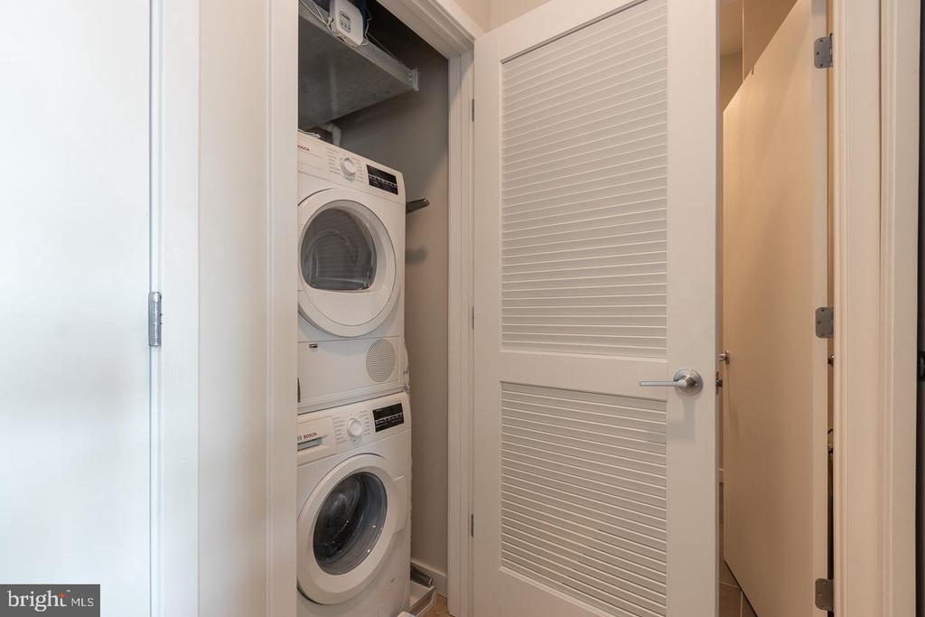 18 W GIRARD AVE 204
