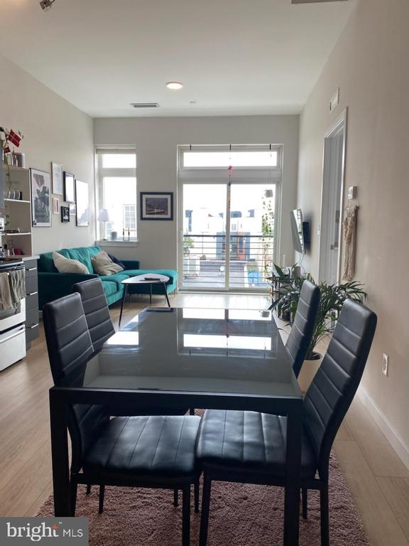 18 W GIRARD AVE 204