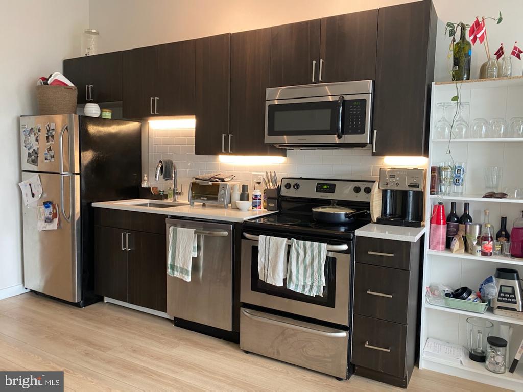 18 W GIRARD AVE 204