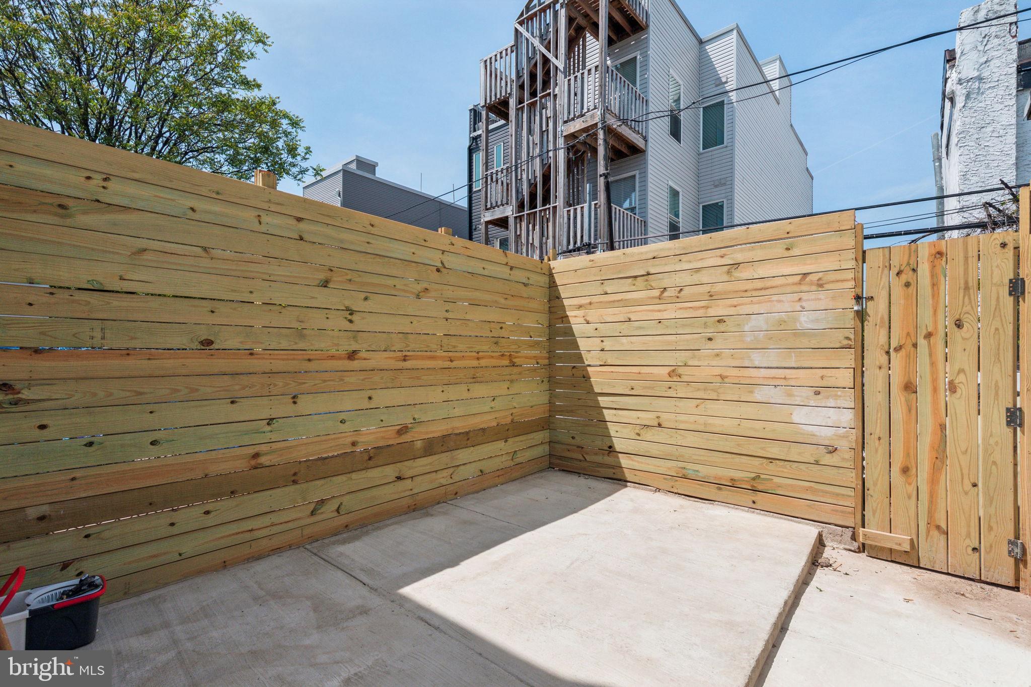 2536 N LEE STREET