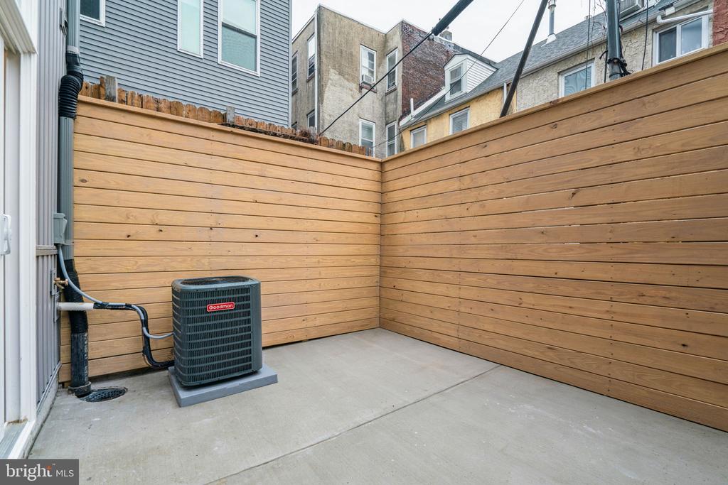 1102 N BODINE STREET